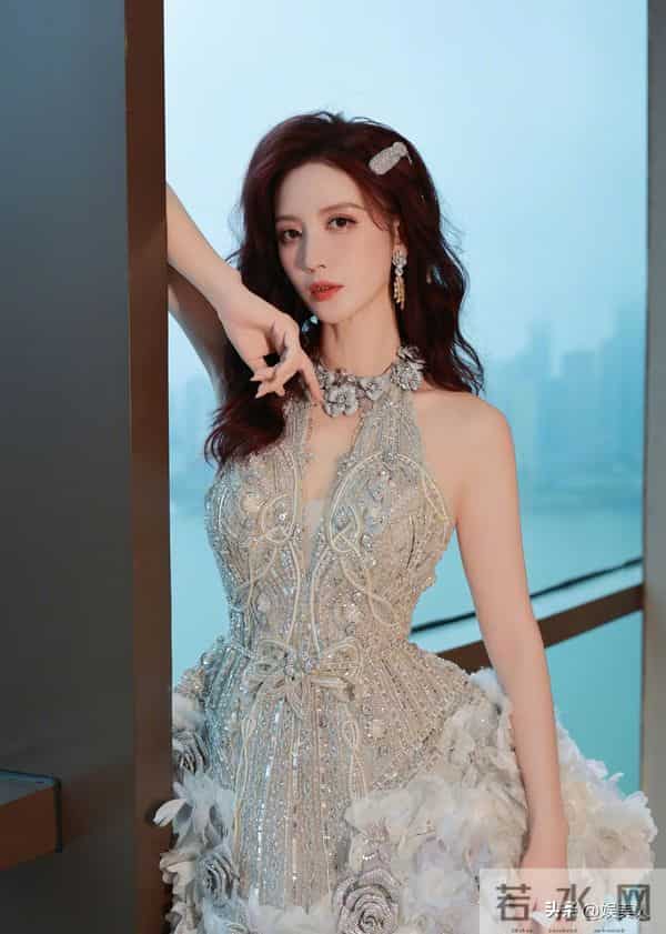 张萌颜值太能打了，身材更是一绝！