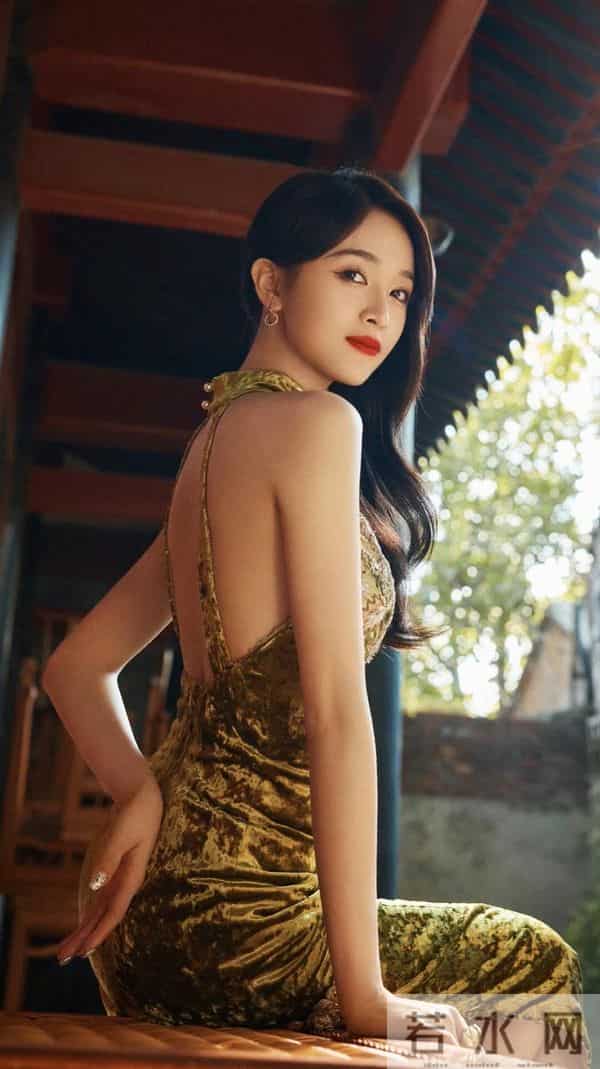 海南性感美女明星-吴宣仪 ，每一张都在控制你的喘息