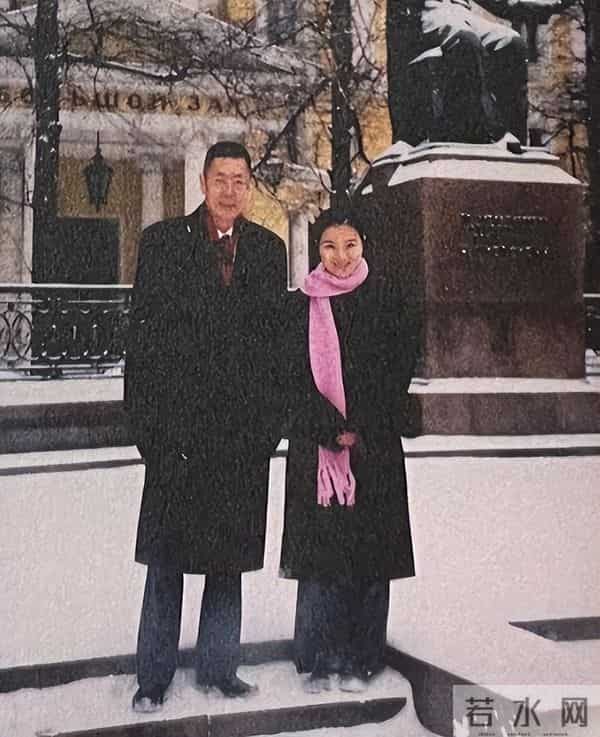 孙颖：和翁帆一样都是48岁，为80多岁刘诗昆生一儿一女，手段高明