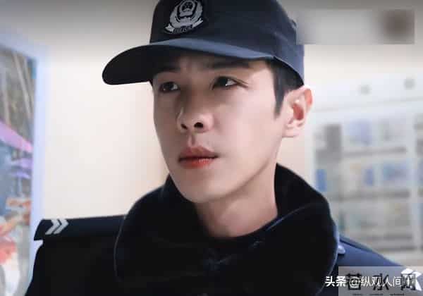 张若昀现身剪彩仪式,生图下脸肿胀,全是褶子,与精修图判若两人