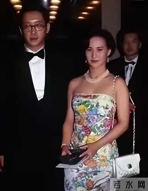 官媒认可,63岁何超琼再破天花板,让许晋亨和整个豪门圈沉默了