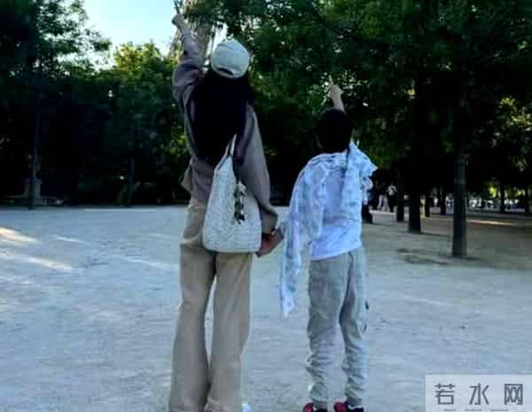 离婚见人品!杨颖送黄晓明外甥金手镯,表弟媳妇发文感谢