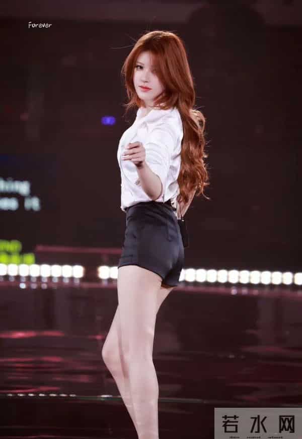 赵露思——好薄的一片,这体态好绝!