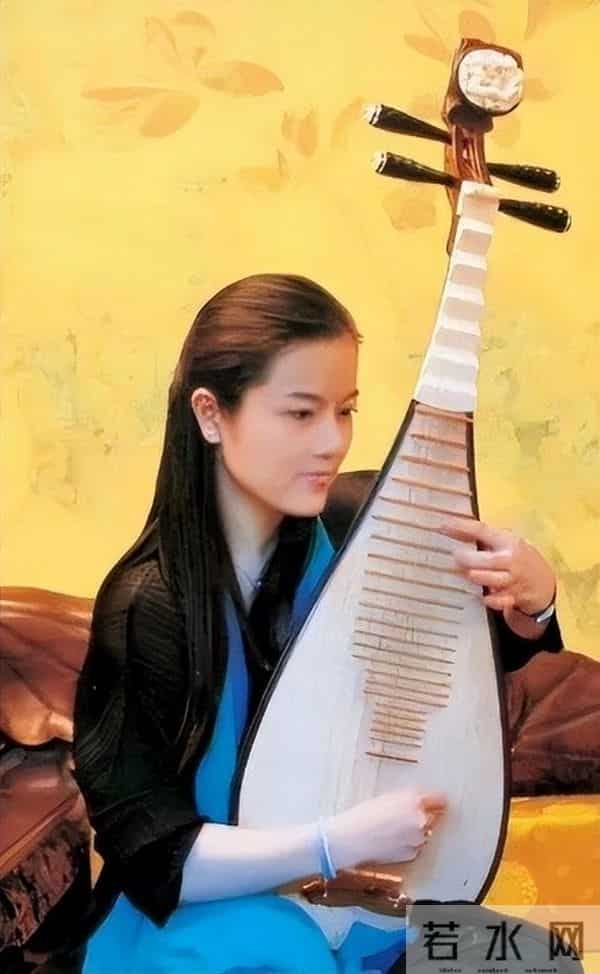 孙颖：和翁帆一样都是48岁，为80多岁刘诗昆生一儿一女，手段高明