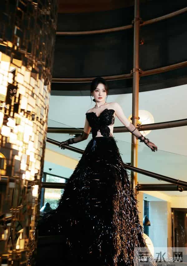 徐璐|蝴蝶抹胸黑纱手套,清冷柔美