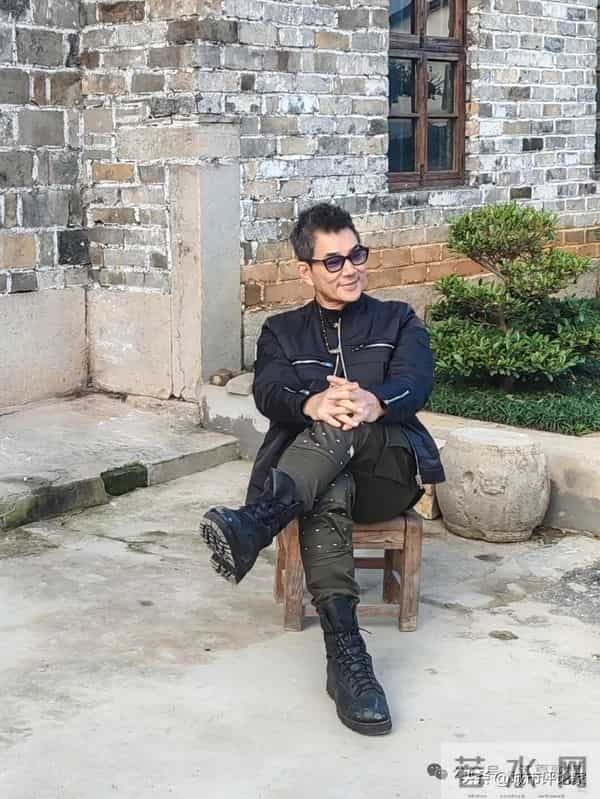 华语乐坛天王任贤齐：刚回到武汉老家！上山祭祖、品武汉美食！