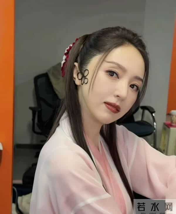 董璇回应婚礼餐标67元，生图脸肿又僵不屑，大聊婚后生活合不拢嘴