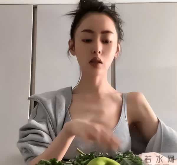 不瘦即失业？蒋欣的减肥深夜痛哭，撕开娱乐圈身材焦虑遮羞布