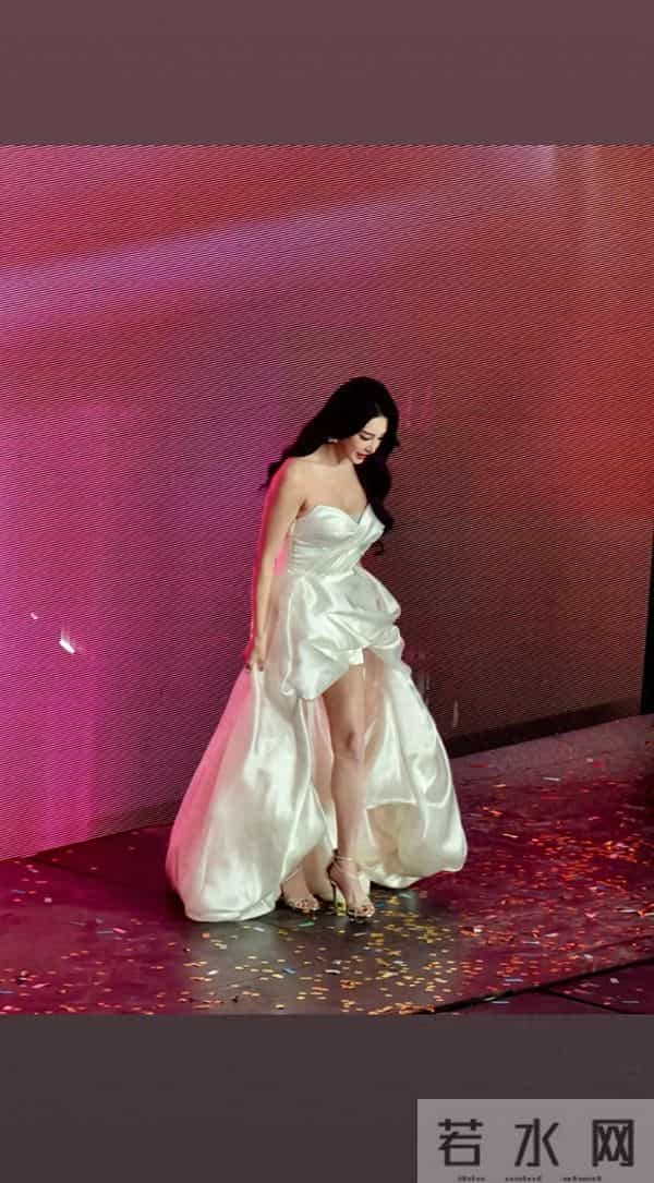 张雨绮活动生图,太性感了