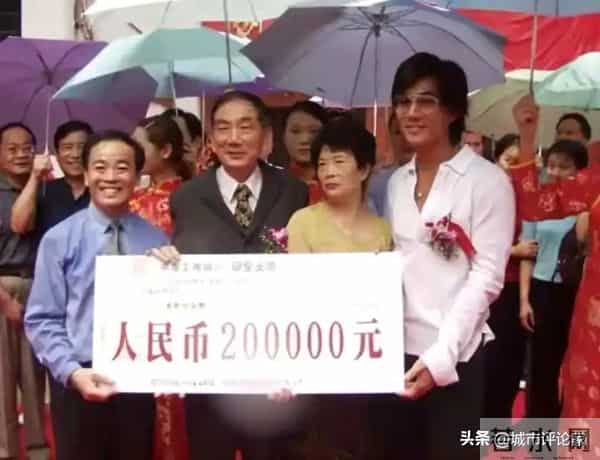 华语乐坛天王任贤齐：刚回到武汉老家！上山祭祖、品武汉美食！