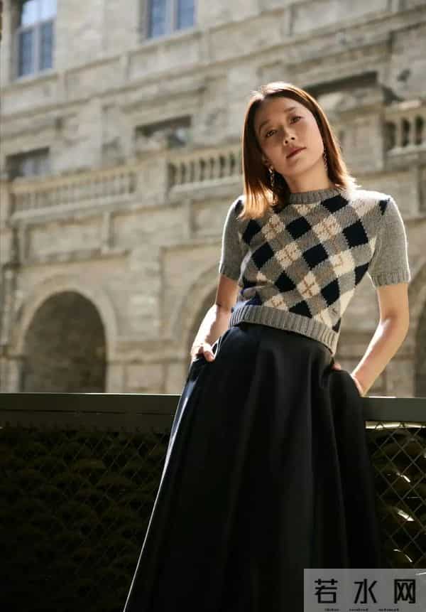 马伊琍好像二次发育了，身材变得更丰满了，以前感觉她前胸贴后背