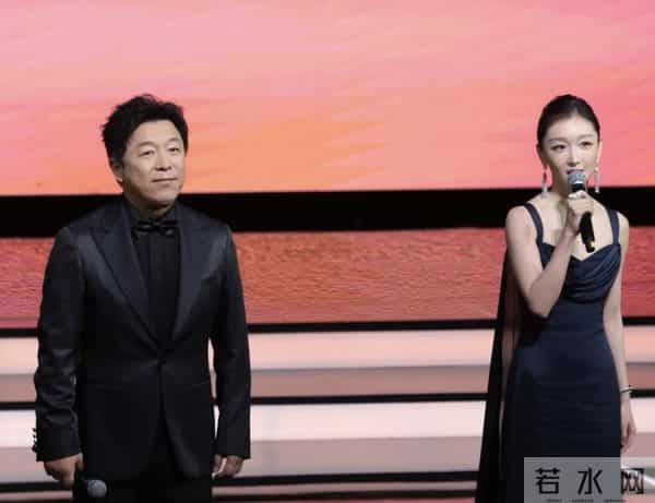 金鸡这夜，女明星百媚千娇，宋茜周冬雨妖艳，万茜全 “裹” 赢麻了