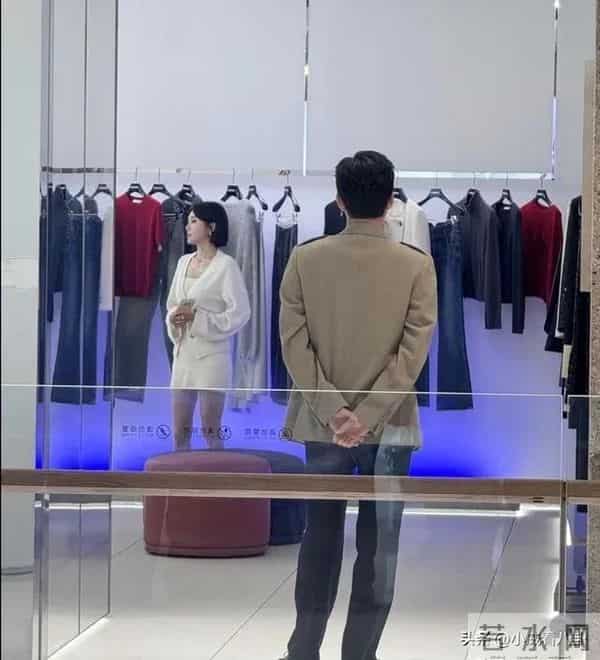 宁波万象城偶遇王阳和秦岚拍戏 王阳真人也太帅了 好有魅力 秦岚超美