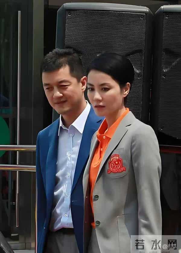 李亚鹏做梦也没想到,心中这口恶气竟让向太给出了,窦靖童没说错