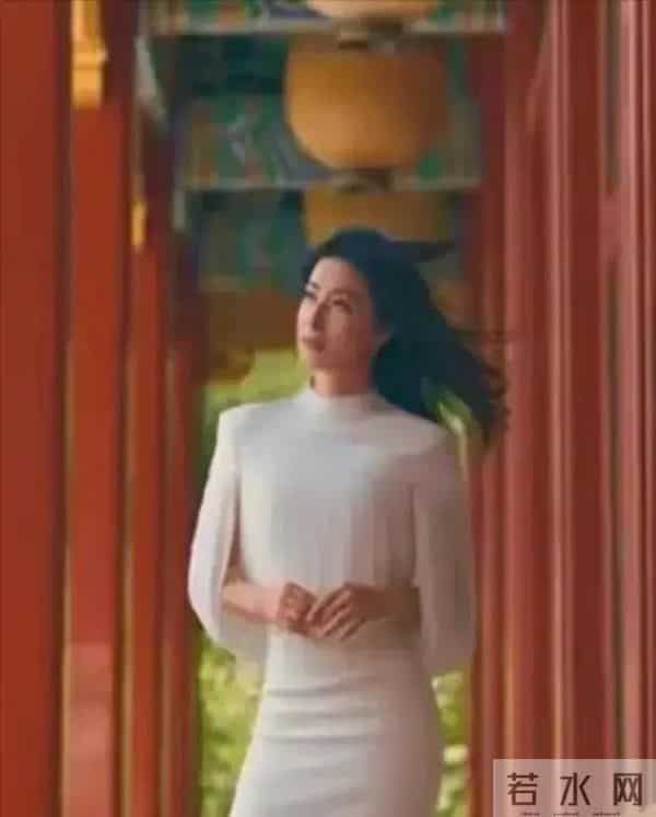 郭晶晶被特批在故宫拍摄的杂志封面,散发出来的气场,太震撼了