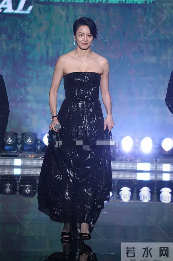 哇,49岁梁咏琪原相机下的状态,也太好看了,看着像20多岁