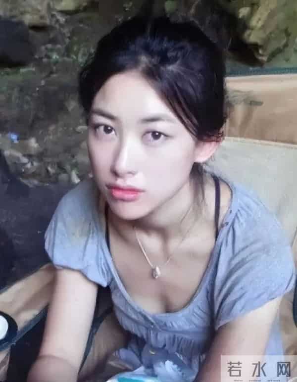 人老珠黄?41岁朱珠现身机场,白发明显皱纹也多,断崖衰老不敢认