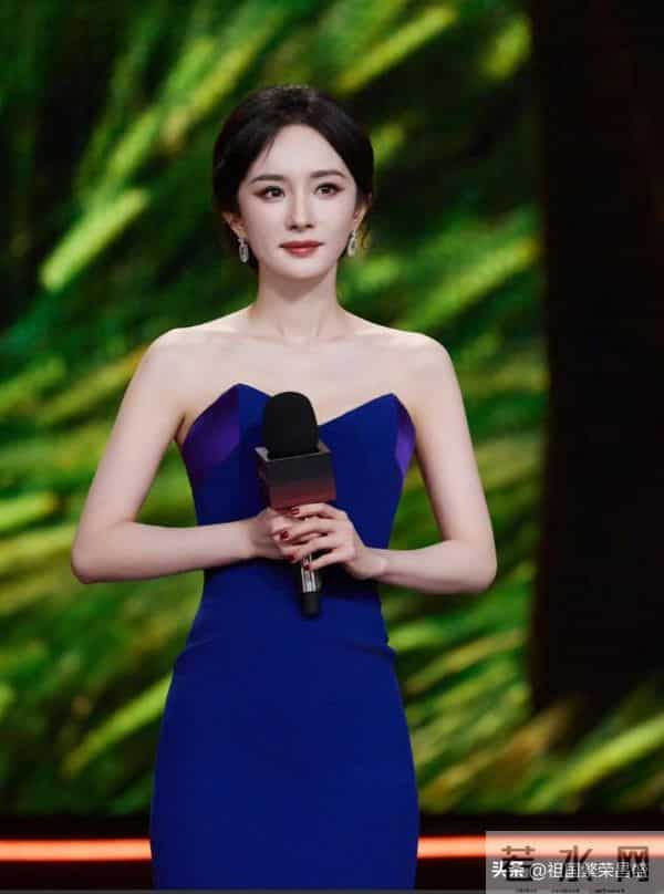 杨幂性感抹胸裙活动生图