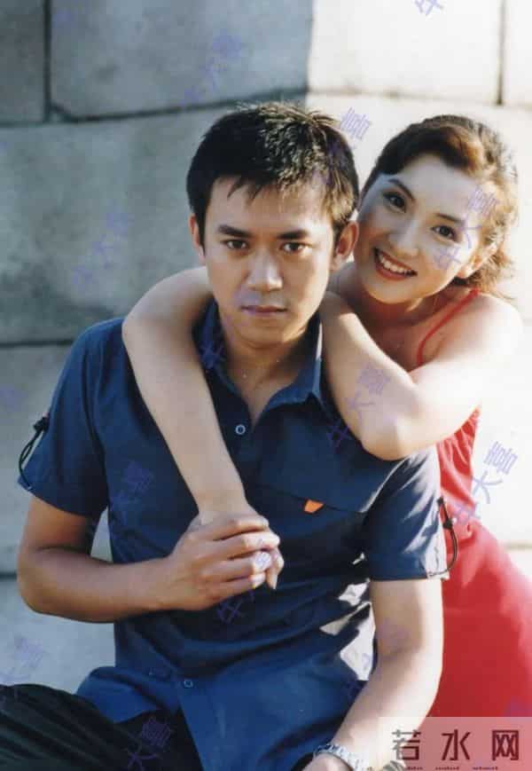 王学兵满头白发去鼓楼西看话剧,身体发福,54岁的他老的认不出了