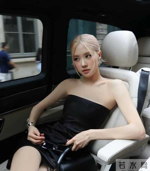 这身搭配，只有朴彩英能驾驭得如此浑然天成！