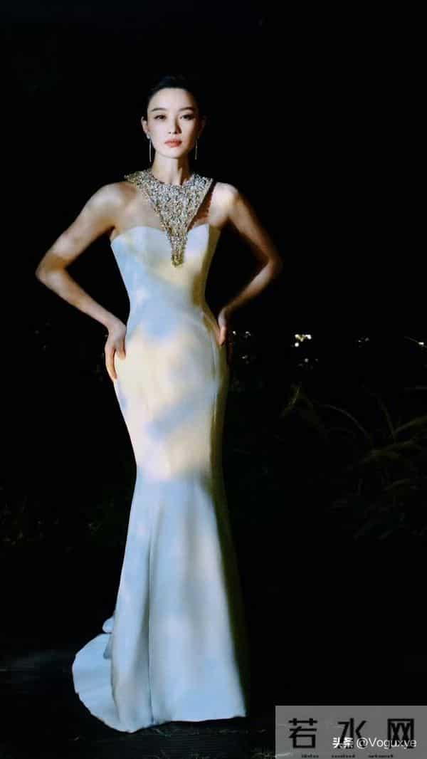 倪妮这个背部线条