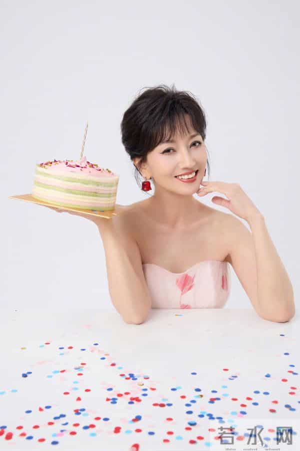 你敢信?赵雅芝71岁生日生图曝光,奶奶辈的年龄却是少女身材!