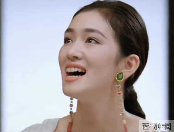 天哪，这是她吗？年轻的时候怎么可以美成这样，无死角的美！