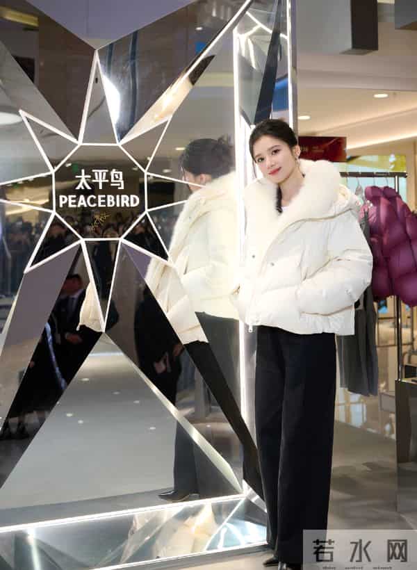 张婧仪亮相太平鸟活动!糯米团子般软糯可爱,冬日温婉气质太治愈