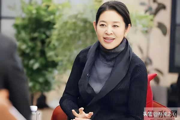 一句话让倪萍泪崩！杨亚洲儿子杨博力挺继母，背后原因让人心疼