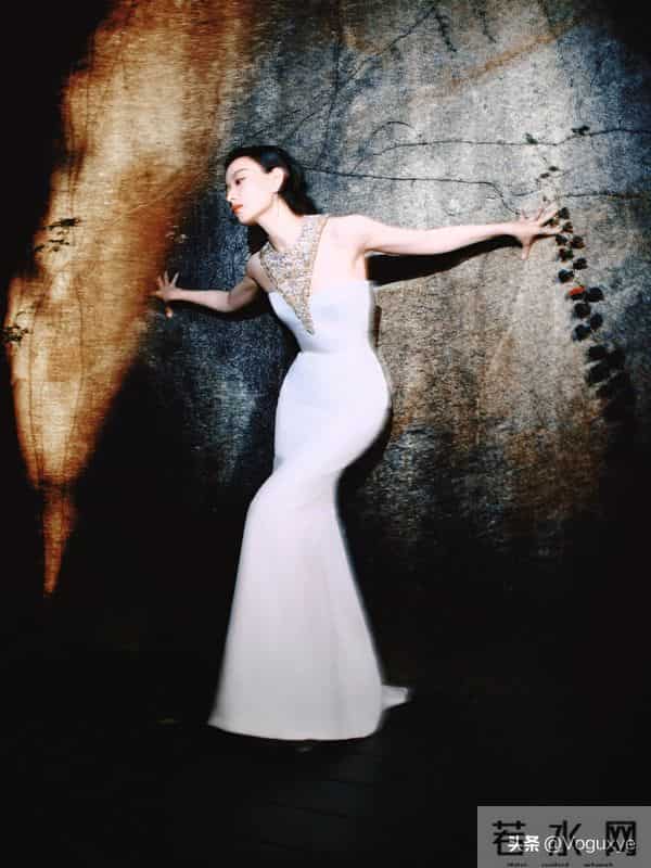 倪妮这个背部线条