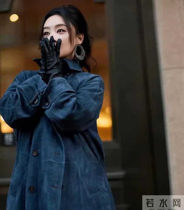 38岁袁姗姗也太会穿了吧！蓝色麂皮大衣美到挪不开眼
