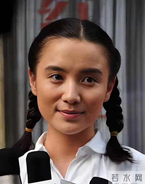 宋佳年轻的时候，和现在差别很大，差点没认出来，岁月饶过谁啊