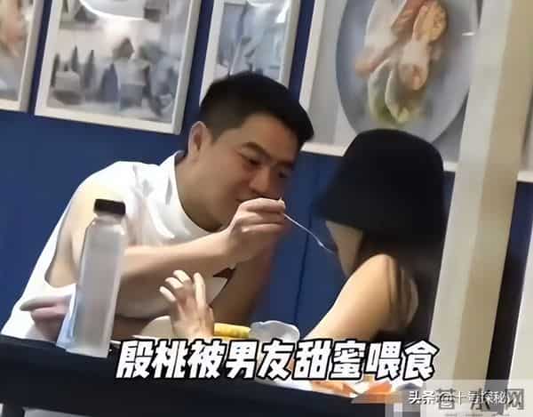 她是演员中的女富豪,多辆豪车轮流开,现在45岁却活得像20岁