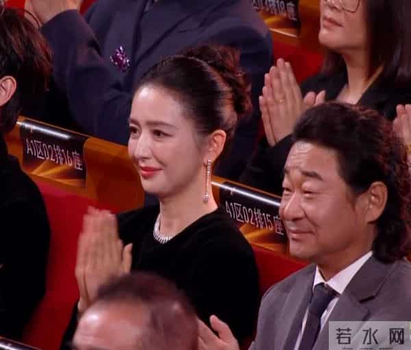 24岁的易烊千玺,成为金鸡奖最年轻影帝,刷新刘烨保持21年的记录