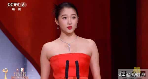 2025金鸡奖:千玺拿影帝,倪妮腰臀比惊人,辛芷蕾、关晓彤乱穿