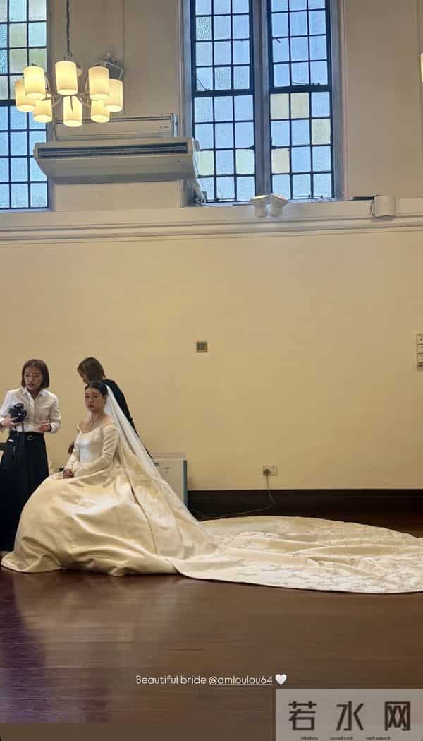 利孝和夫人外孙女大婚,豪门婚宴尽显气派,父亲送嫁献唱场面温馨