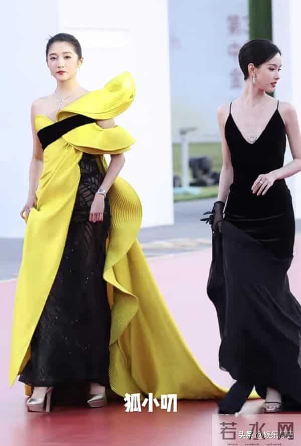 关晓彤、陈都灵亮相金鸡奖红毯 一个美得大气 一个宛如优雅的黑天鹅
