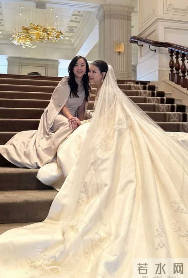 利孝和夫人外孙女大婚,豪门婚宴尽显气派,父亲送嫁献唱场面温馨