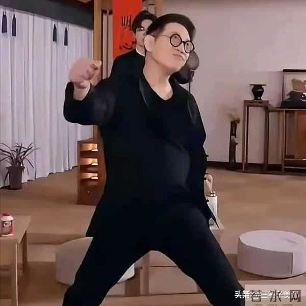 婚变传闻 5 月后，51岁洪天明哽咽谢妻子，洪金宝的先见之明应验了