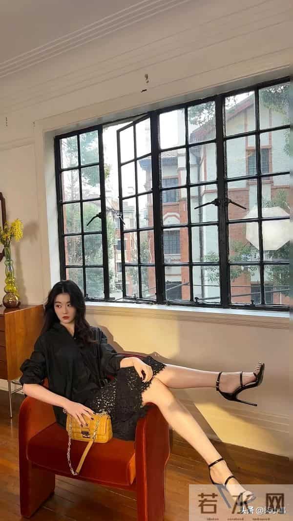 乔欣｜精致的妆容，修长的美腿，可真是诱人