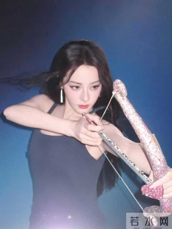 迪丽热巴性感美腿写真