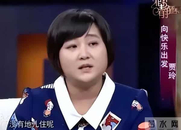 瘦到脱相？43岁的贾玲罕见露面，脸跨不平、又瘦又"颓"，令人唏嘘