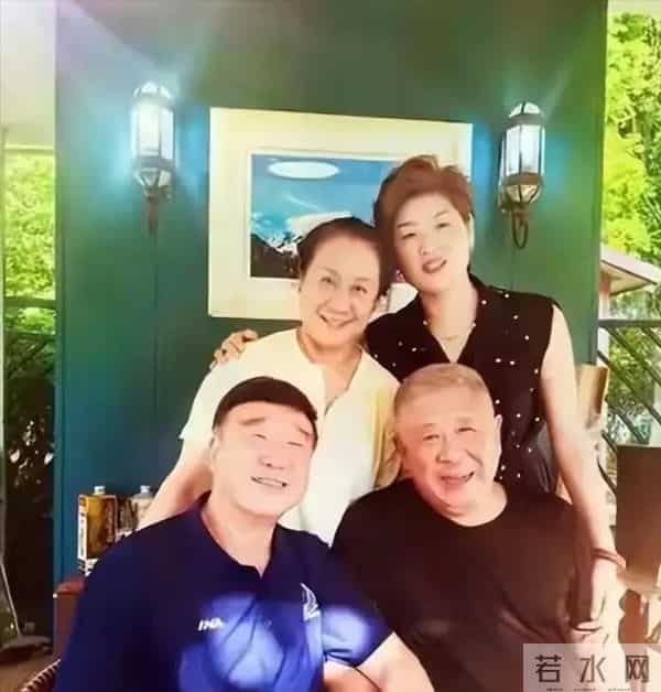 原来他俩是夫妻，被老婆领导了一辈子，68岁住大别墅却仍坚持拍戏