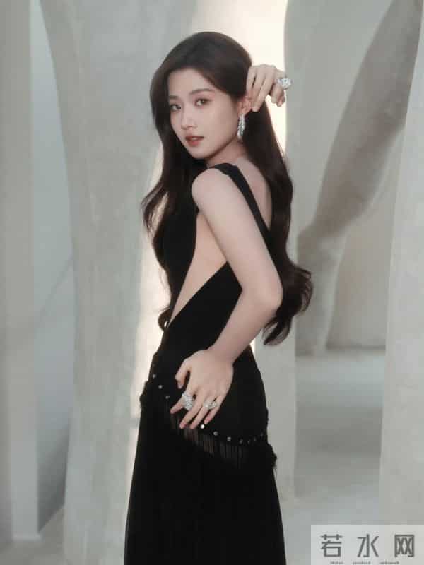 卢昱晓妩媚多姿性感神秘