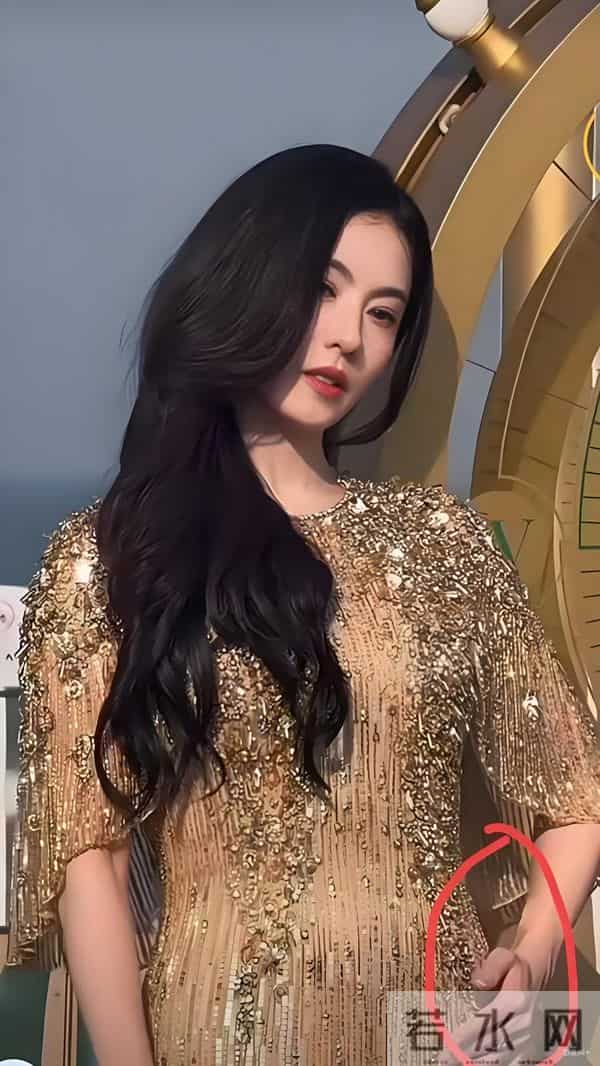 45岁张柏芝生图流出，膀大腰圆，身材发福，别说还挺性感