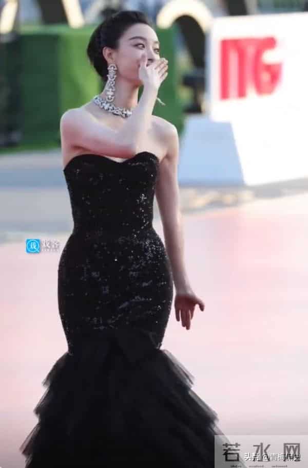 金鸡奖红毯:关晓彤衣服太丑,叶童装嫩,宋佳大露背,倪妮赢麻了