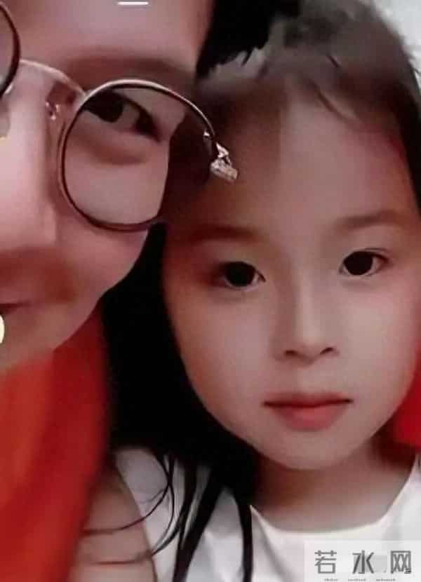 霍启刚大女儿近照引来热议妈妈的美貌奶奶的气质,这真是顶配公主
