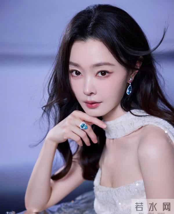 她以骨肉匀停的曼妙,定义了何为“清艳脱俗”~宋轶