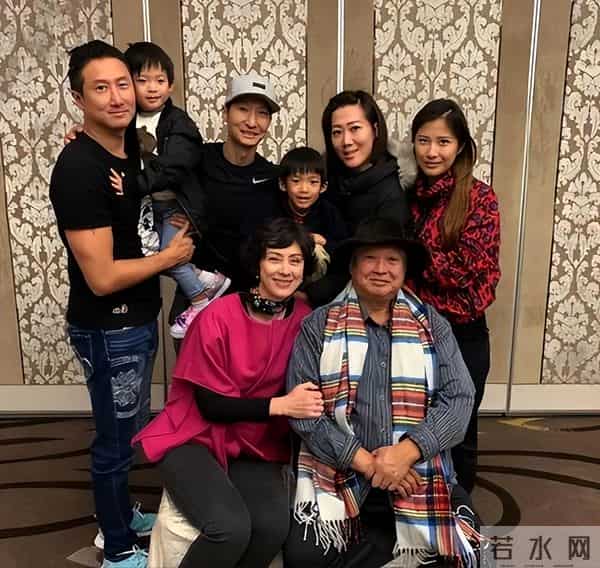 钱再多有什么用，76岁身家超30亿的洪金宝，仍要为儿子婚姻操碎心