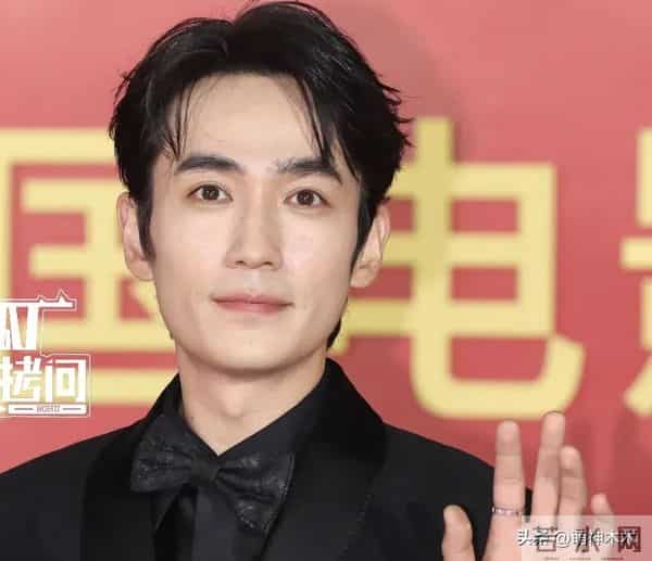 金鸡奖红毯生图来了！倪妮珠宝抢镜，关晓彤背厚，辛芷蕾礼服过季